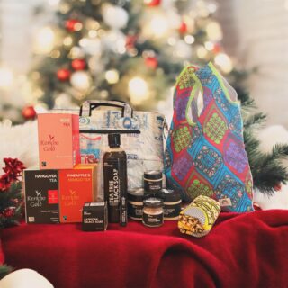 .

🎄🦌🎄🦌🎄🦌🎄🦌🎄🦌

Happy holidays!
Proudly from Africaからホリデーシーズンを彩る
ギフトセットを3種ご用意しました❤️

🎄🦌🎄🦌🎄🦌🎄🦌🎄🦌

~Bloom~ ¥10,010
〜優しく輝くあなたをイメージして〜

＜セット内容＞
・SKIN GOURMET グランナッツ&ココアバターボディークリーム
・SKIN GOURMET ハニー＆ミントバーム
・Kericho Gold パイナップルマンゴーティー
・My Dream エコバッグ1つ　（柄はこちらでランダムに選ばせていただきます。)

~Recharge~ ¥12,100
〜毎日お仕事を頑張っているあなたをイメージして〜

＜セット内容＞
・SKIN GOURMET ガーナクレイマスク ミニ
・SKIN GOURMET ティーツリーブラックソープ (リキッドタイプ）
・Kericho Gold ハングオーバーティー
・Trashy Bags ラップトップスリーブバッグ
 

~Tiny Treat~ ¥5,280
〜小さな癒しをイメージして〜

＜セット内容＞
・SKIN GOURMET バオバブ＆シアバターボディークリームミニ
・SKIN GOURMET ガーナクレイマスクミニ
・Kericho Gold ローズティー

その他商品もギフトラッピングも承っております。
ぜひご利用ください🤶❤️

#ギフトセット #クリスマスコフレ #スキンケア #クリスマスプレゼント #skingouremet #kerichogold #proudlyfromafrica #skyahcoltd